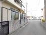穏やかな街並みに溶け込む、落ち着いた佇まいが日々の暮らしを優しく包み込みます。