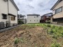 周囲を建物に囲まれながらも、程よい開放感を感じられる落ち着いたロケーションの敷地です。