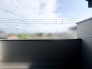 空が広く見渡せる開放的な空間で、心地よい風を感じながら穏やかな時間を過ごすことができます。