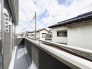 開放的な空が広がり穏やかな風を感じられる心地よい屋外空間です