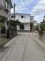静かな住宅街に佇む、空の広がりを感じる穏やかな住環境が魅力の立地です。