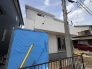 周囲の風景に調和しながらも、落ち着いた佇まいを感じさせる外観デザインが日常の暮らしを静かに彩ります。
