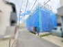 新しい暮らしの期待が高まる、静かな住宅街に誕生する新たな住まいの風景です。