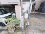 静かな住宅街の一角にあり、住まいの可能性を広げるゆとりある敷地が広がっています。