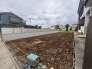周辺環境と調和した落ち着きのある敷地で、新しい暮らしの構想を広げるきっかけとなる場所です。