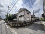 穏やかな街並みに溶け込む、落ち着いた佇まいが日々の暮らしを優しく包み込みます。