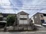 周辺の街並みと自然に調和する、落ち着いた佇まいが日々の暮らしに安らぎをもたらします。