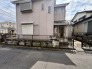 閑静な住宅街に佇む、日々の暮らしに穏やかな落ち着きをもたらす住まいです。
