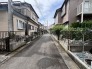 住まいが並び、穏やかな時間が流れる日常に寄り添う落ち着いた街並みです。