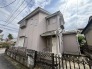 穏やかな街並みに溶け込む、落ち着いた色合いの外観が日々の暮らしに安心感を与えてくれます。