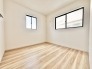 装飾を削ぎ落としたシンプルな空間が、日々の暮らしに心地よいゆとりと落ち着きをもたらします。