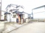 街並みに落ち着いた表情を添える、和の趣と現代的な暮らしが調和した住まいです。