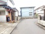 落ち着いた街並みに溶け込み、日常の穏やかな暮らしを感じさせる住環境が整っています。