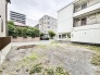 周辺環境と調和する穏やかな街並みに位置し、自由な発想で理想の暮らしを描ける開放的な敷地です。