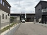 落ち着いた街並みが心地よく、静かな暮らしが想像される整った住環境です。