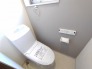 落ち着いた色味の壁面が心地よい調和を生み出し、清潔感のあるプライベートな空間を演出しています。