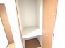日々の生活を整える、すっきりとシンプルな木の質感に包まれた落ち着きのある空間です。