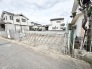 閑静な住宅街の中に位置し、これから新たな暮らしの基盤が築かれるゆとりある広さの敷地です。