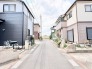 住まう方々の穏やかな日常が流れる、落ち着いた空気感に包まれた住宅街の風景です。