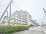 街並みに馴染む落ち着いた佇まいで、日々の生活を穏やかに支える住まいです。