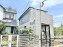 洗練されたモダンな外観が街並みに静かに溶け込み、心地よい暮らしの予感を感じさせてくれる佇まいです。