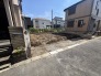 落ち着いた住宅街の一角にあり、自由な発想で理想の暮らしを描ける開放的な空間が広がっています。