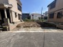 閑静な住宅街の一角に位置し、理想の住まいをゼロから描くことができる広々とした敷地です。