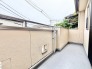 日常の風景に溶け込む、程よい距離感が心地よいプライベートな屋外空間です。