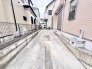 周囲の住宅と適度な距離を保ちつつ、静かで落ち着いた時間が流れる居住環境が整っています。