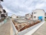 穏やかな住宅街に溶け込み、新たな暮らしの基盤が形作られていく期待感に満ちた風景です。