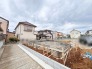 落ち着いた住環境に位置し、これから新たな暮らしを形作っていく期待感を感じさせる敷地です。