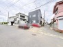周辺の街並みと調和しながらも、落ち着いた佇まいを見せる外観が日々の暮らしに安らぎを添えてくれます。