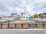 これから始まる新たな暮らしの基盤として、着実に整えられていく敷地の広がりを感じさせます。