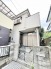 街並みに自然と馴染む、落ち着いた佇まいが日々の暮らしに安らぎをもたらします。