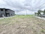 空が広がり、どこまでも続く穏やかな田園風景に囲まれた、ゆとりある敷地です。