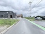 のどかな風景が広がり、日常の喧騒から離れてゆったりとした時間が流れる穏やかな住環境です。