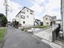落ち着いた住宅街に位置し、日々の生活に心地よい安らぎと静寂をもたらしてくれる穏やかな環境です。