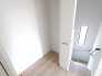 日々の暮らしに静かな安らぎをもたらす、洗練されたミニマルな空間が広がっています。