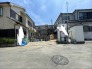 落ち着いた住宅街のなかにあり、日々の暮らしを穏やかに育むための静かな環境が整っています。