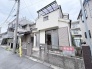 街並みに馴染む落ち着いた佇まいで、暮らしに静かな安らぎをもたらす住まいです。