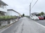 穏やかな住宅地が広がり、日常の落ち着いた暮らしが感じられる周辺環境です。