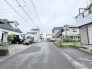 穏やかな時間が流れる落ち着いた住宅街で、日々の暮らしに心地よい安らぎを感じられる住環境です。