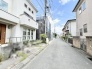 周囲に馴染む落ち着いた街並みが心地よく、穏やかな暮らしの予感を感じさせてくれる住環境です。