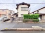 街並みに馴染む落ち着いた佇まいで、日々の暮らしに穏やかな安らぎをもたらす住まいです。