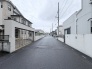 整然とした住宅街の中にあり、落ち着いた静けさと開放感が日々の暮らしに安らぎをもたらしてくれます。