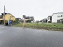 閑静な住宅街の一角にあり、新しい暮らしの構想をゆったりと描ける広がりを感じさせる土地です。