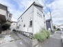 街並みに溶け込む洗練されたフォルムが、落ち着いた佇まいと静かな暮らしを予感させます。