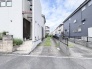閑静な住宅街に佇む、空の広がりを感じられる開放的で落ち着いた雰囲気の住まいです。