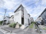 洗練されたフォルムが街並みに馴染み、穏やかな日常を予感させる端正な佇まいが魅力の住まいです。