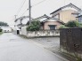 穏やかな時間が流れる街並みに溶け込み、日々の暮らしに寄り添う落ち着いた佇まいが魅力の住環境です。
